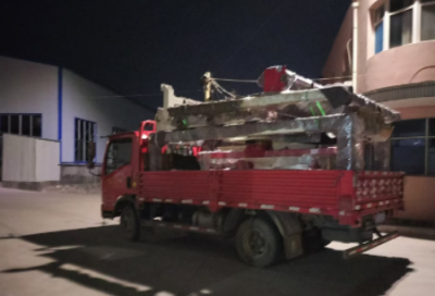 懸臂纏繞機(jī)發(fā)貨